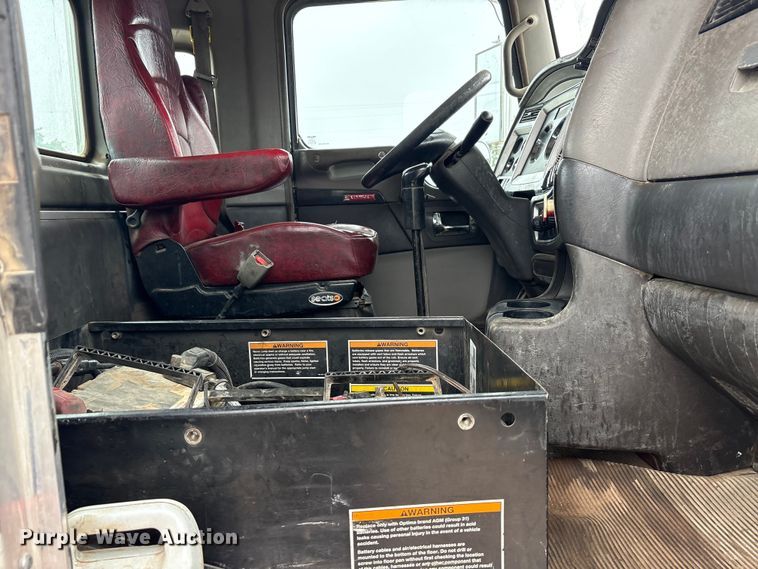 image for item EU5600 2013 Kenworth T800 semi truck