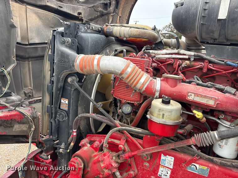 image for item EU5600 2013 Kenworth T800 semi truck