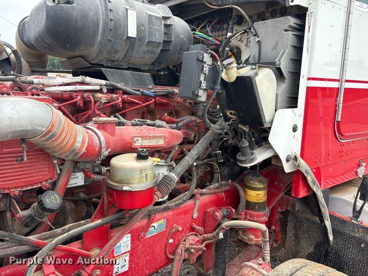 image for item EU5600 2013 Kenworth T800 semi truck