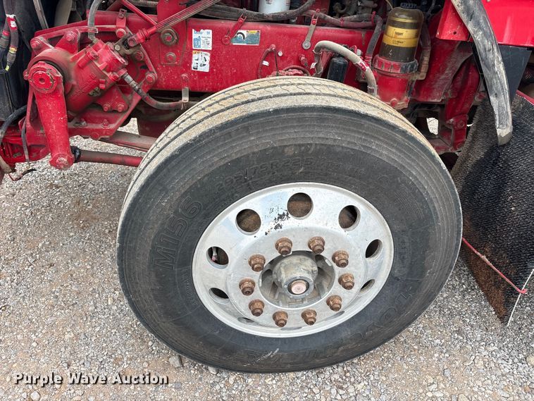 image for item EU5600 2013 Kenworth T800 semi truck