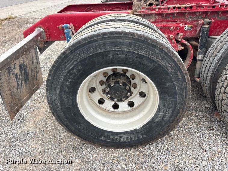 image for item EU5600 2013 Kenworth T800 semi truck
