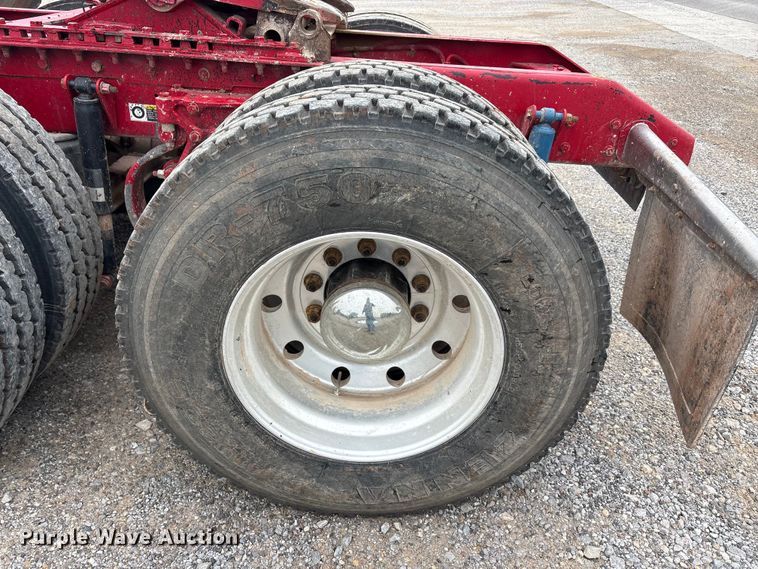 image for item EU5600 2013 Kenworth T800 semi truck