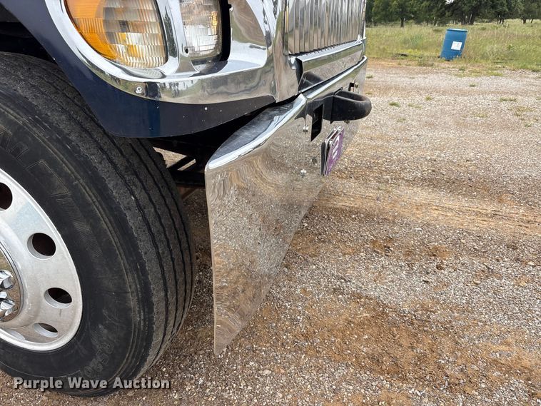 image for item EU5601 2007 International 5900i winch truck