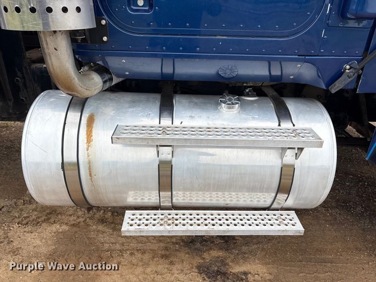 image for item EU5601 2007 International 5900i winch truck