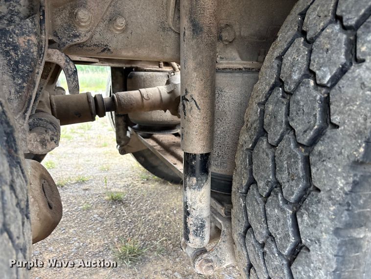 image for item EU5601 2007 International 5900i winch truck