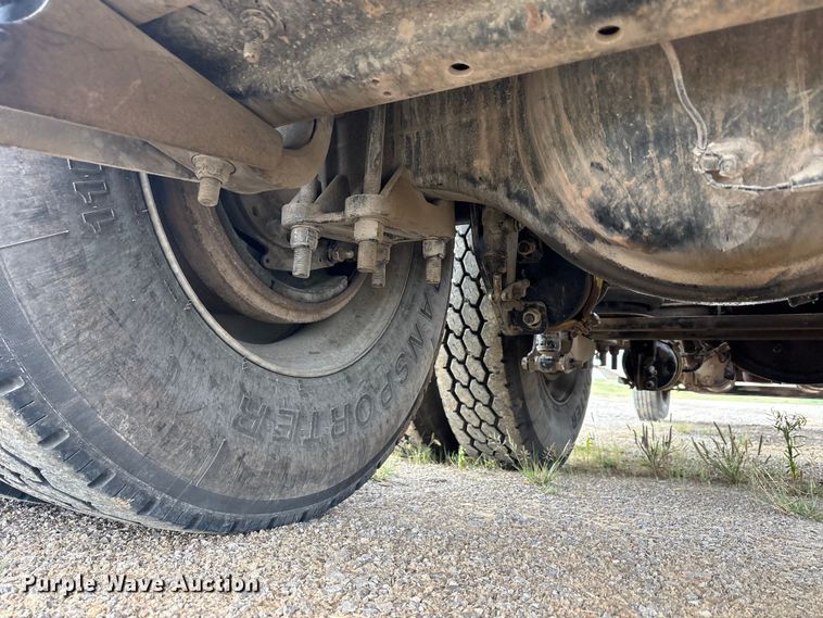 image for item EU5601 2007 International 5900i winch truck