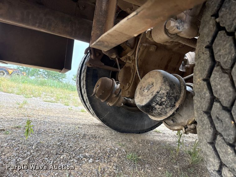 image for item EU5601 2007 International 5900i winch truck
