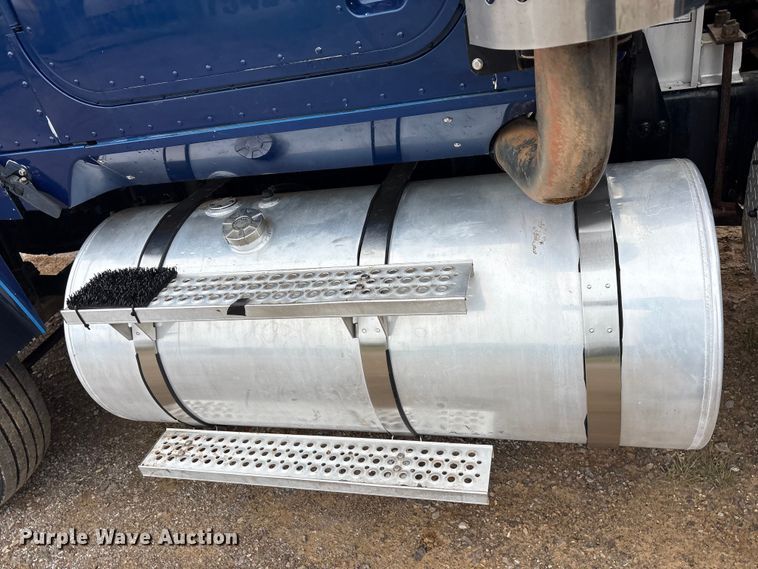 image for item EU5601 2007 International 5900i winch truck