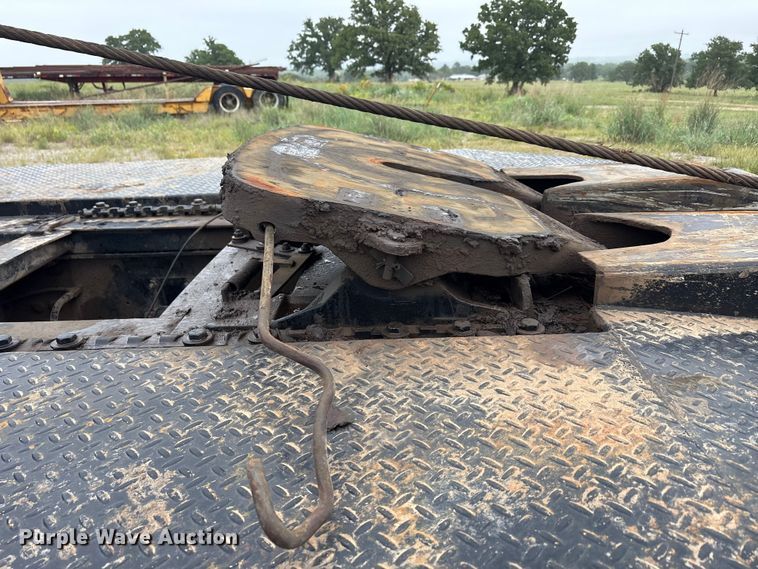 image for item EU5601 2007 International 5900i winch truck