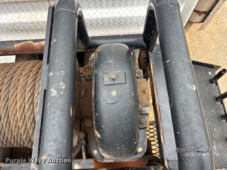 image for item EU5601 2007 International 5900i winch truck