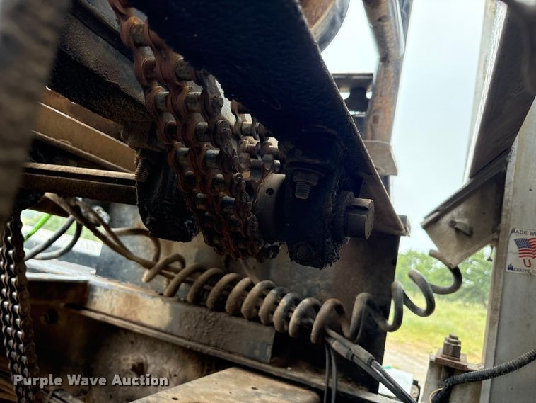 image for item EU5601 2007 International 5900i winch truck