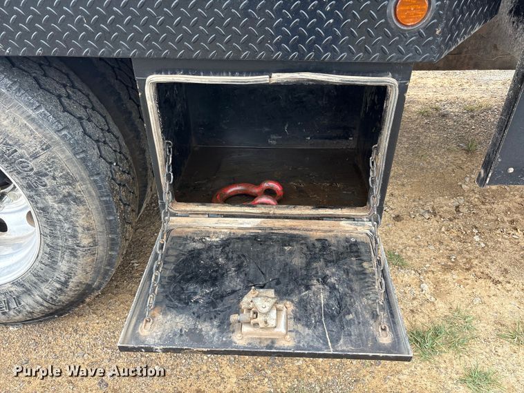 image for item EU5601 2007 International 5900i winch truck