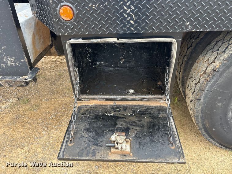 image for item EU5601 2007 International 5900i winch truck
