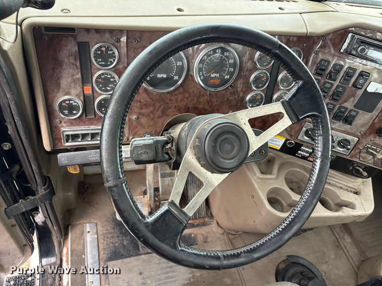 image for item EU5601 2007 International 5900i winch truck