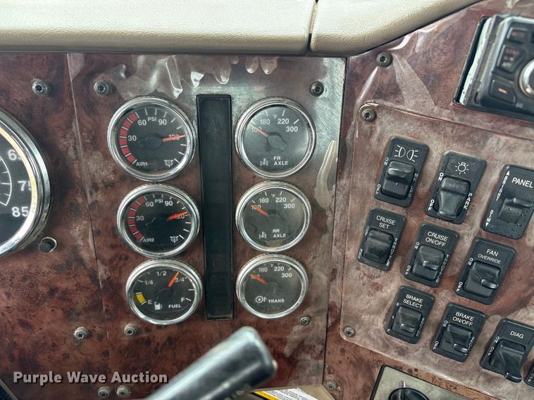 image for item EU5601 2007 International 5900i winch truck