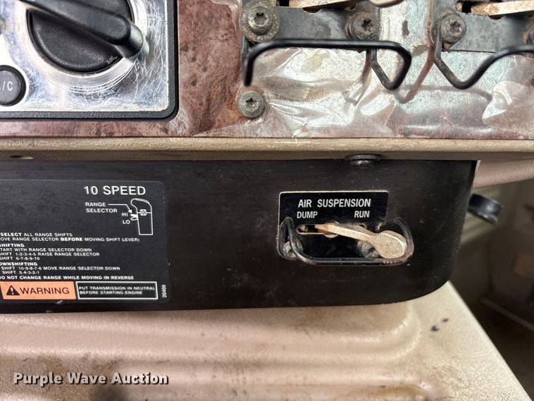 image for item EU5601 2007 International 5900i winch truck