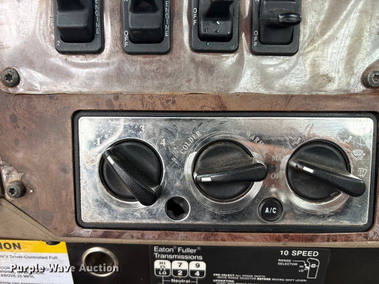 image for item EU5601 2007 International 5900i winch truck