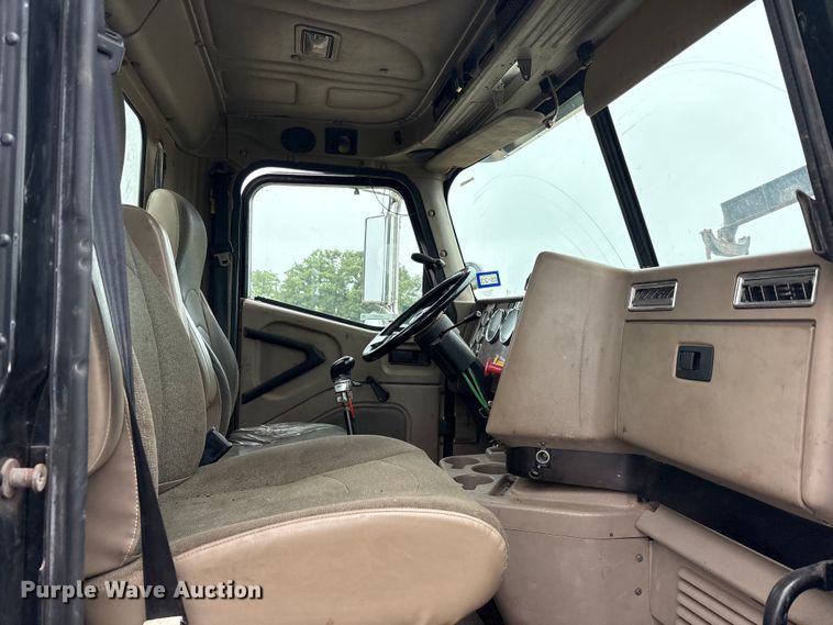 image for item EU5601 2007 International 5900i winch truck