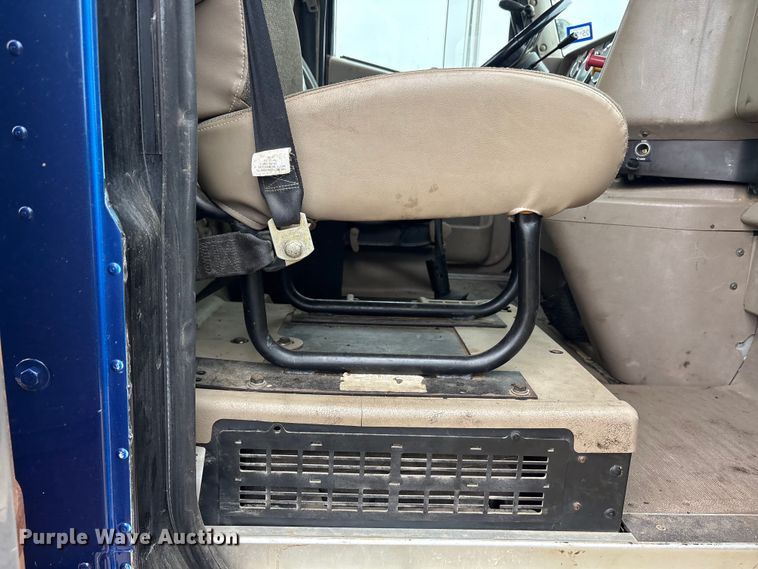 image for item EU5601 2007 International 5900i winch truck