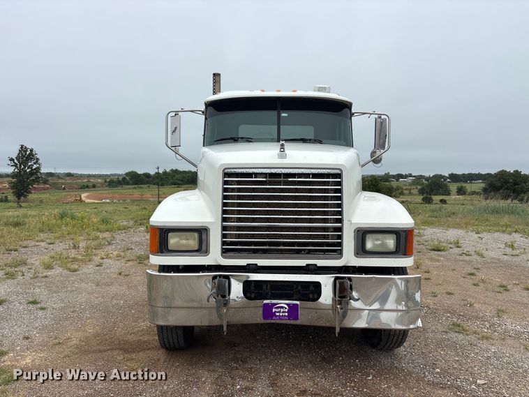 image for item EU5602 2008 Mack CHU613 semi truck