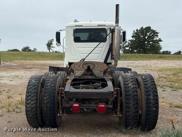 image for item EU5602 2008 Mack CHU613 semi truck