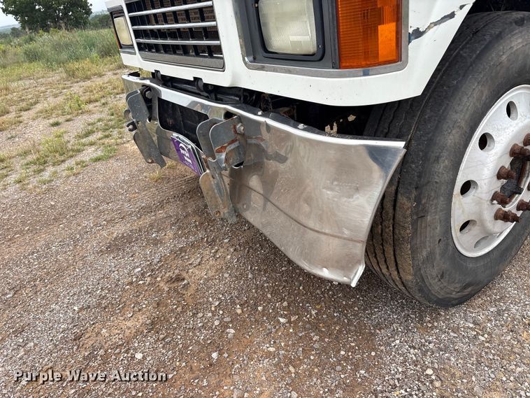 image for item EU5602 2008 Mack CHU613 semi truck