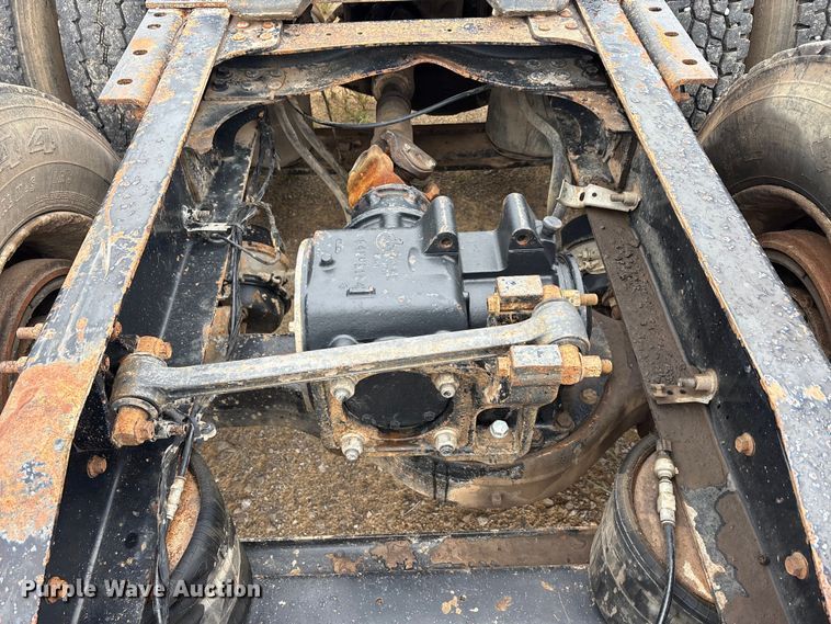 image for item EU5602 2008 Mack CHU613 semi truck