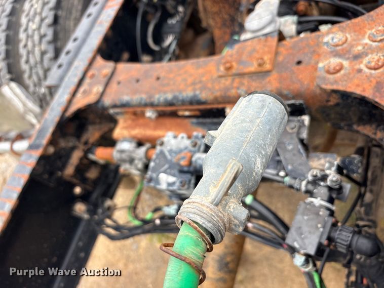 image for item EU5602 2008 Mack CHU613 semi truck
