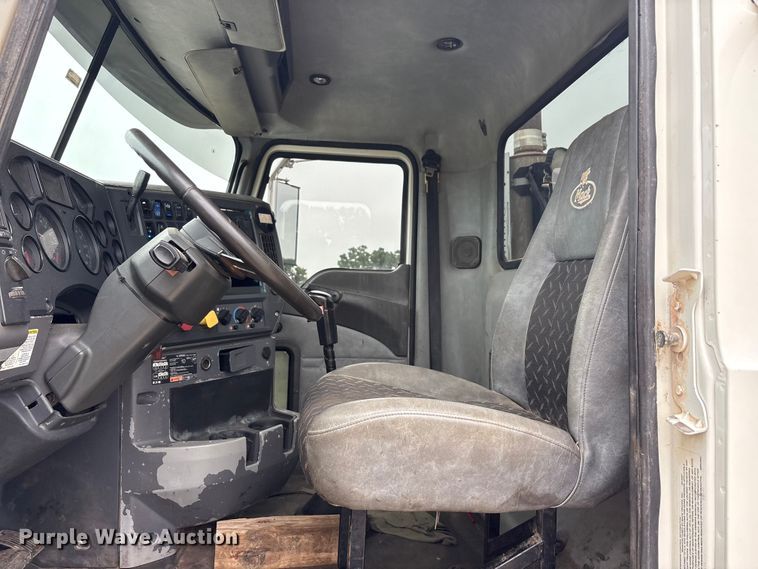 image for item EU5602 2008 Mack CHU613 semi truck
