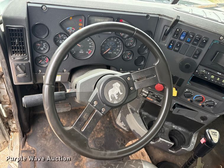 image for item EU5602 2008 Mack CHU613 semi truck