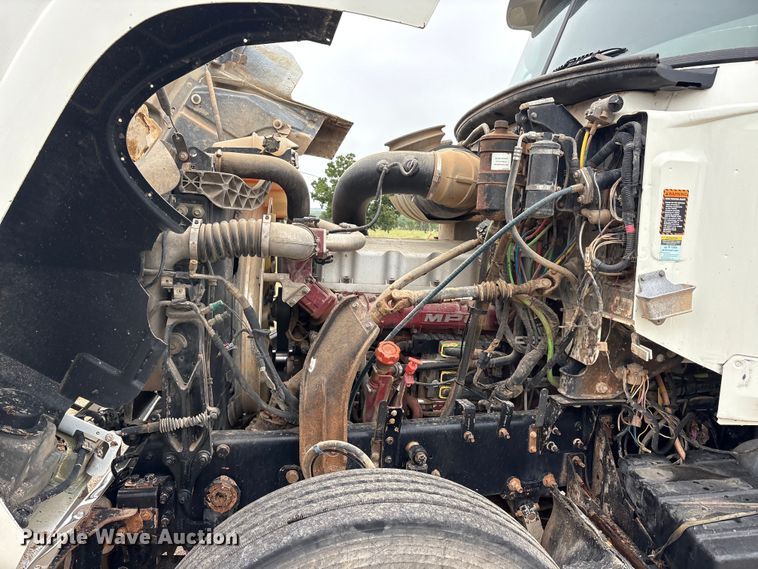 image for item EU5602 2008 Mack CHU613 semi truck