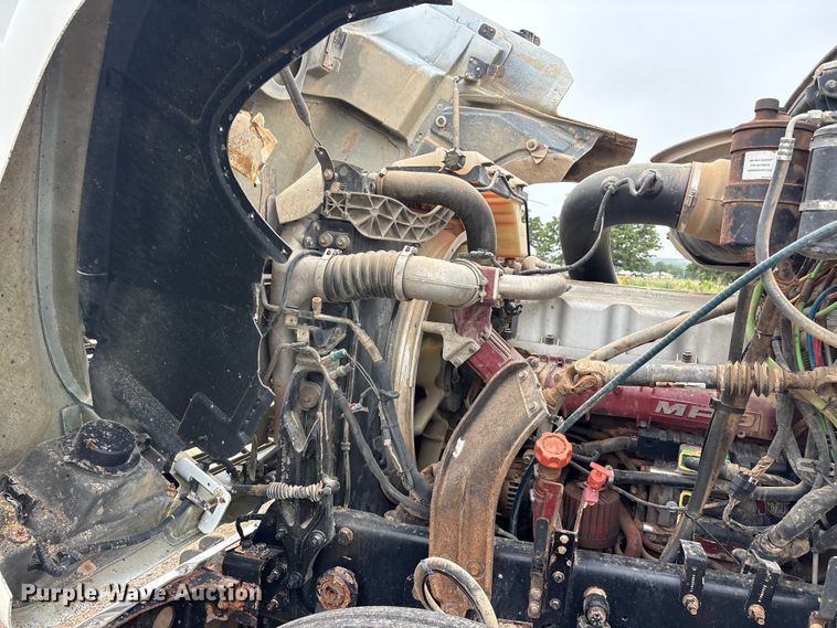 image for item EU5602 2008 Mack CHU613 semi truck