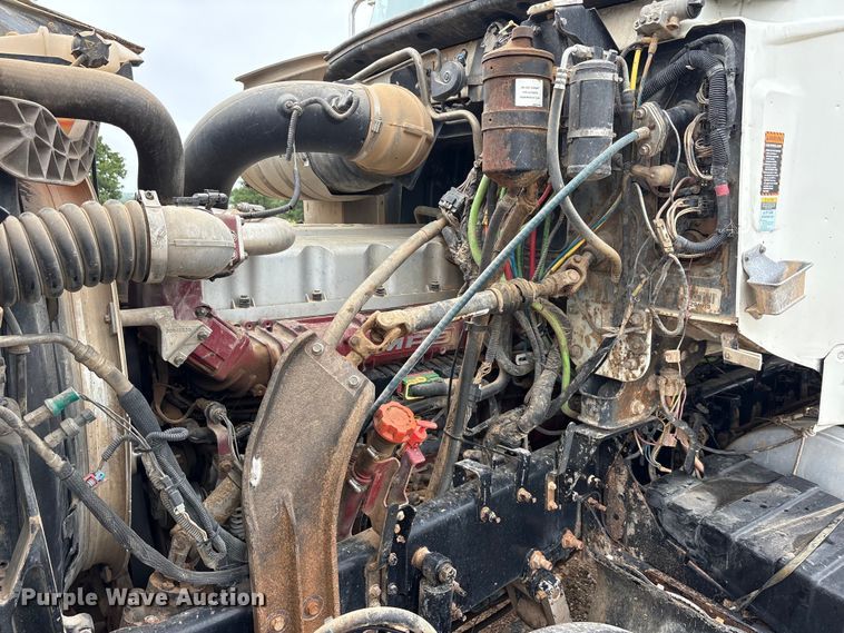 image for item EU5602 2008 Mack CHU613 semi truck