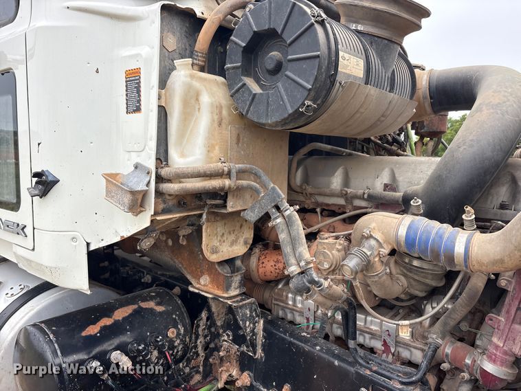image for item EU5602 2008 Mack CHU613 semi truck