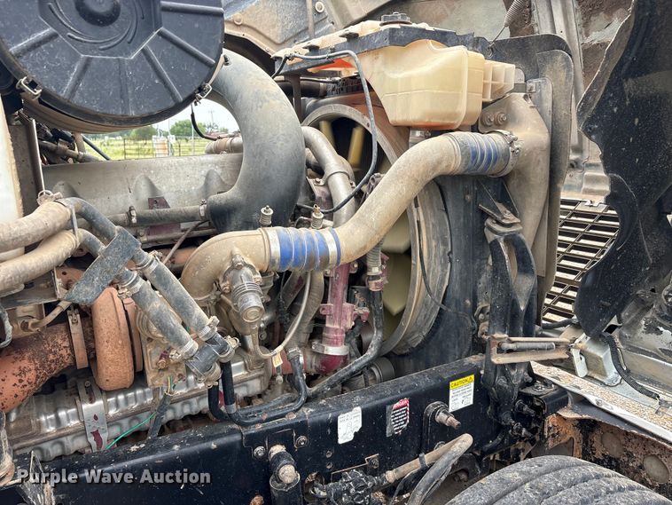 image for item EU5602 2008 Mack CHU613 semi truck