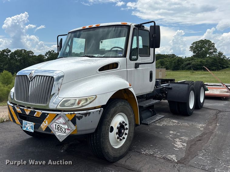 image for item EU5605 2005 International 4400 semi truck