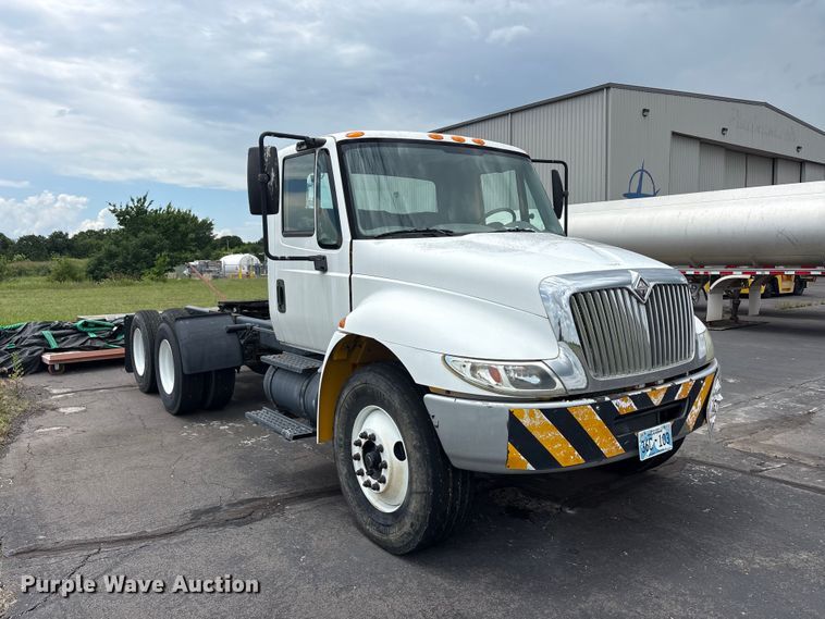 image for item EU5605 2005 International 4400 semi truck