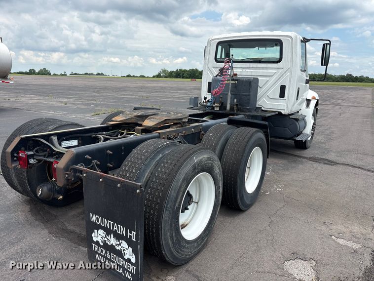 image for item EU5605 2005 International 4400 semi truck