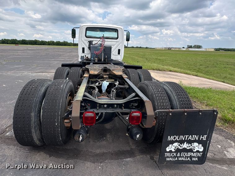 image for item EU5605 2005 International 4400 semi truck