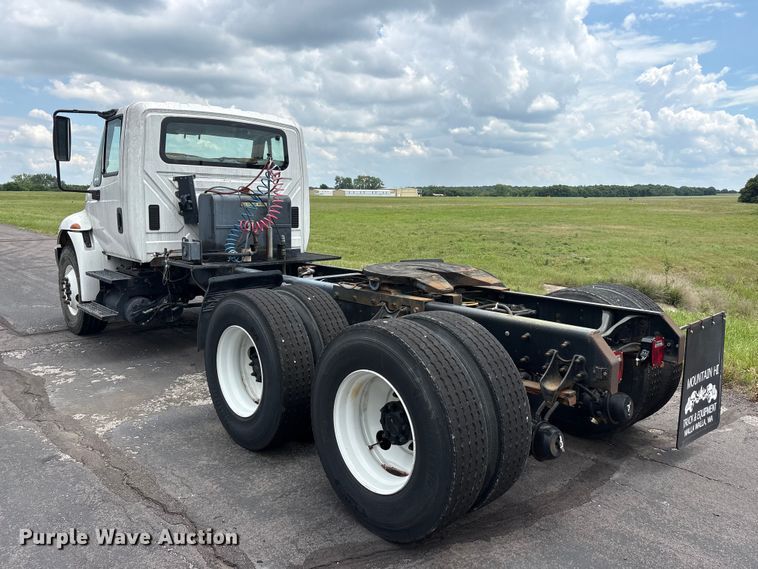 image for item EU5605 2005 International 4400 semi truck