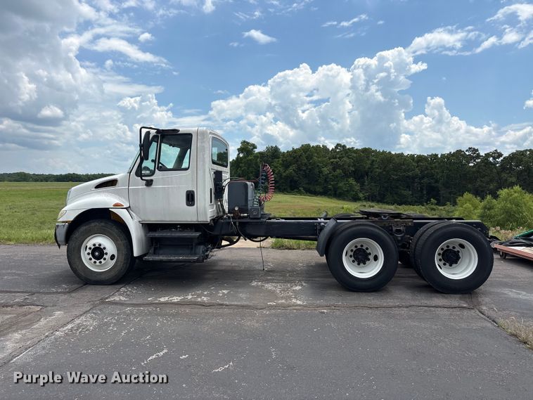 image for item EU5605 2005 International 4400 semi truck