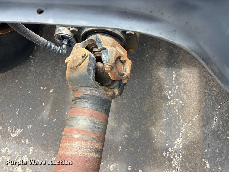 image for item EU5605 2005 International 4400 semi truck
