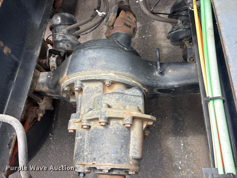 image for item EU5605 2005 International 4400 semi truck