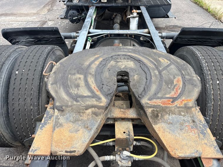 image for item EU5605 2005 International 4400 semi truck