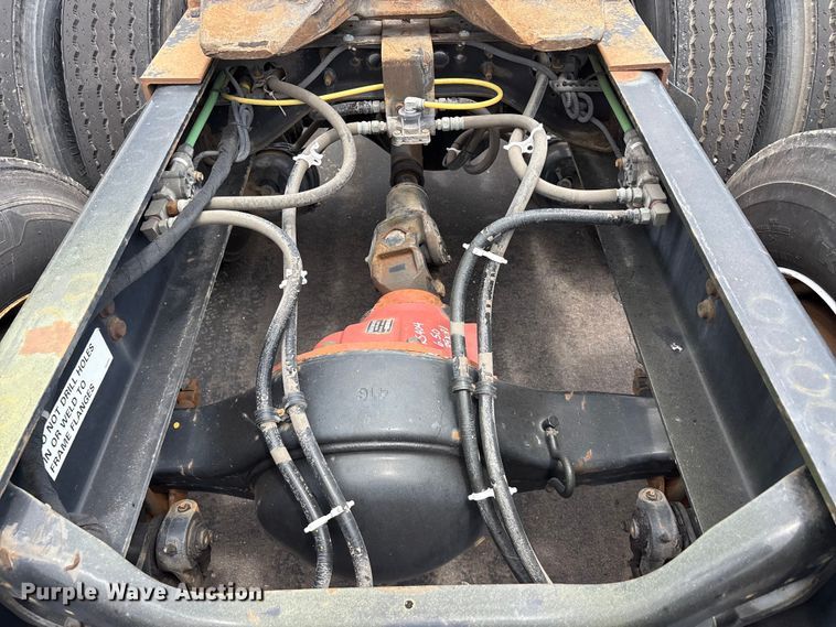 image for item EU5605 2005 International 4400 semi truck