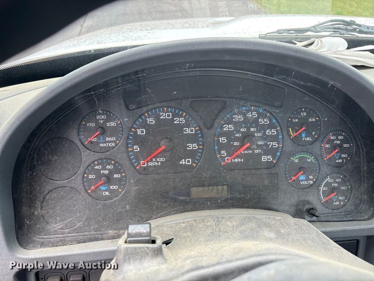 image for item EU5605 2005 International 4400 semi truck