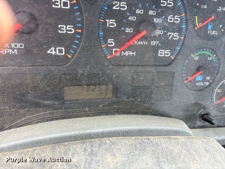 image for item EU5605 2005 International 4400 semi truck