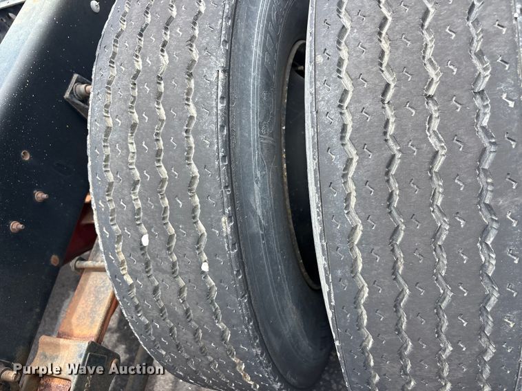 image for item EU5605 2005 International 4400 semi truck