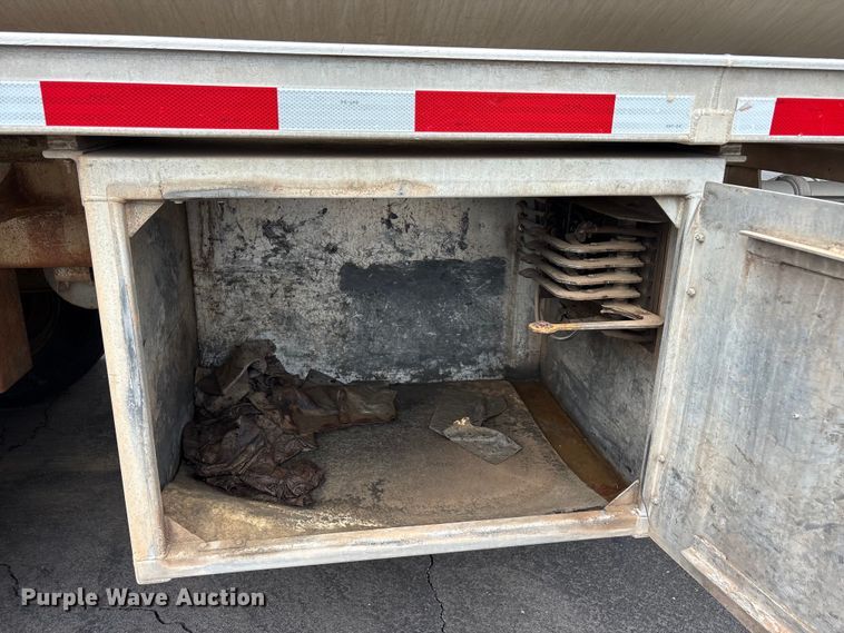 image for item EU5606 1997 Polar Tank Trailer Polar Tank Trailer tank trailer
