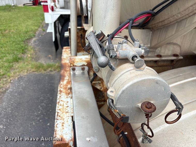image for item EU5606 1997 Polar Tank Trailer Polar Tank Trailer tank trailer